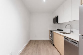 3360 16th St SW, Calgary, AB à louer Photo intérieure- Image 2 de 5