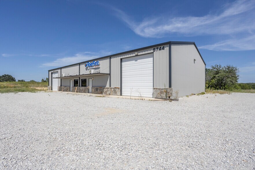 5840 N FM 51, Weatherford, TX à louer - Photo du bâtiment - Image 3 de 8