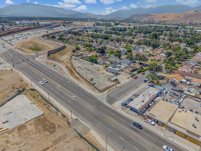 1208 W Highland Ave, San Bernardino, CA à louer - Photo du bâtiment - Image 2 de 25