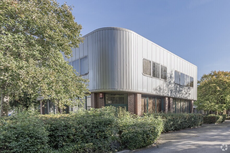 Dorcan Complex, Swindon à vendre - Photo du bâtiment - Image 2 de 2