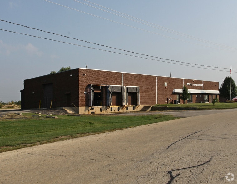 2633 Kaneville Ct, Geneva, IL for lease - Building Photo - Image 2 of 7