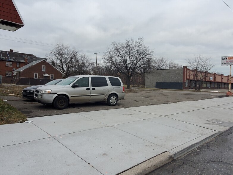 13131 E Warren Ave, Detroit, MI à vendre - Photo du bâtiment - Image 3 de 7