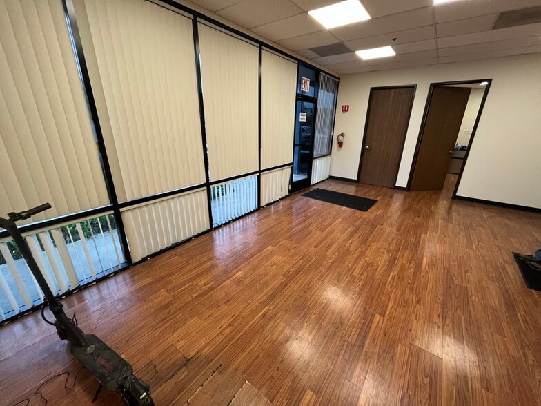 7920 Airway Rd, San Diego, CA à louer - Hall d’entrée - Image 2 de 12