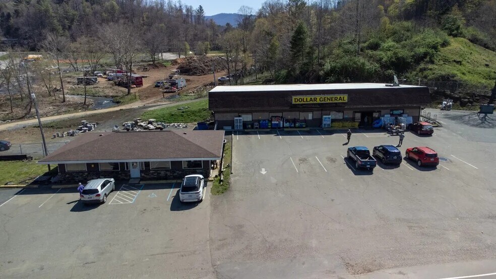 395 Crimson Laurel Way, Bakersville, NC à vendre - Photo du bâtiment - Image 2 de 3