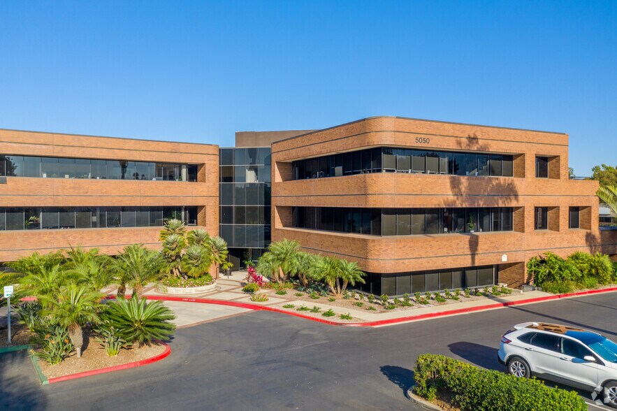 5050 Avenida Encinas, Carlsbad, CA à louer - Photo du bâtiment - Image 3 de 11