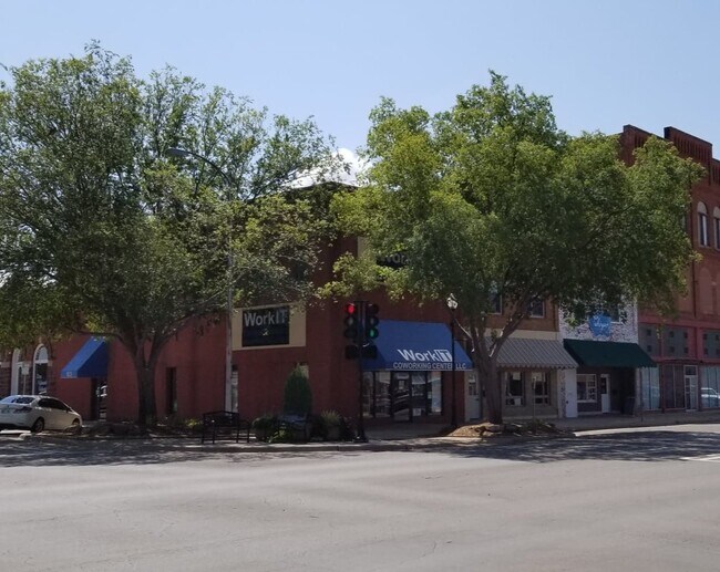 Plus de détails pour 901 S Main St, Stillwater, OK - Coworking à louer