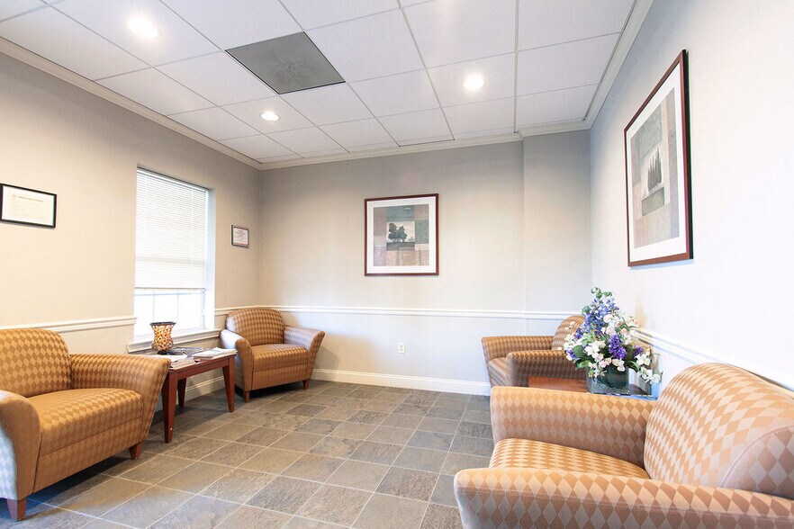 390 Amwell Rd, Hillsborough, NJ for lease - Building Photo - Image 2 of 9