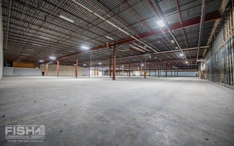 3231 Lycoming Creek Rd, Williamsport, PA for lease - Interior Photo - Image 2 of 12