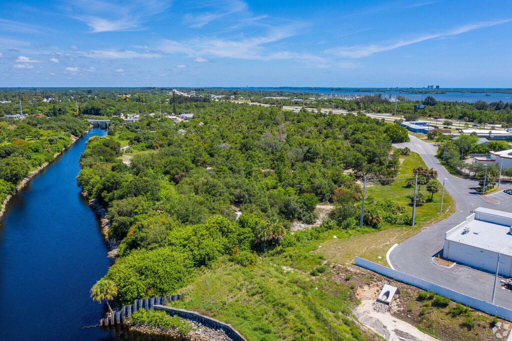 1891 N Us Hwy 1, Fort Pierce, FL à vendre Photo du bâtiment- Image 1 de 1