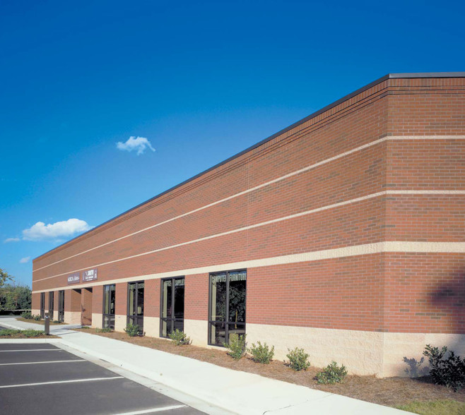 3900 Westpoint Blvd, Winston-Salem, NC for lease - Building Photo - Image 1 of 1