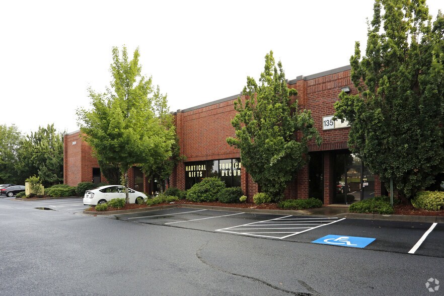 3939 Royal Dr NW, Kennesaw, GA à louer - Photo du bâtiment - Image 2 de 8