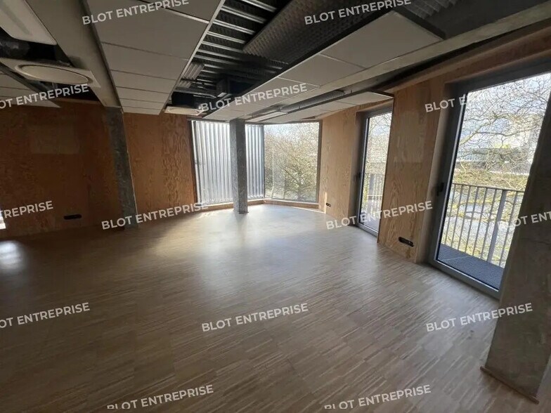 1 Rue Michel Columb, Nantes à louer - Photo du bâtiment - Image 3 de 13
