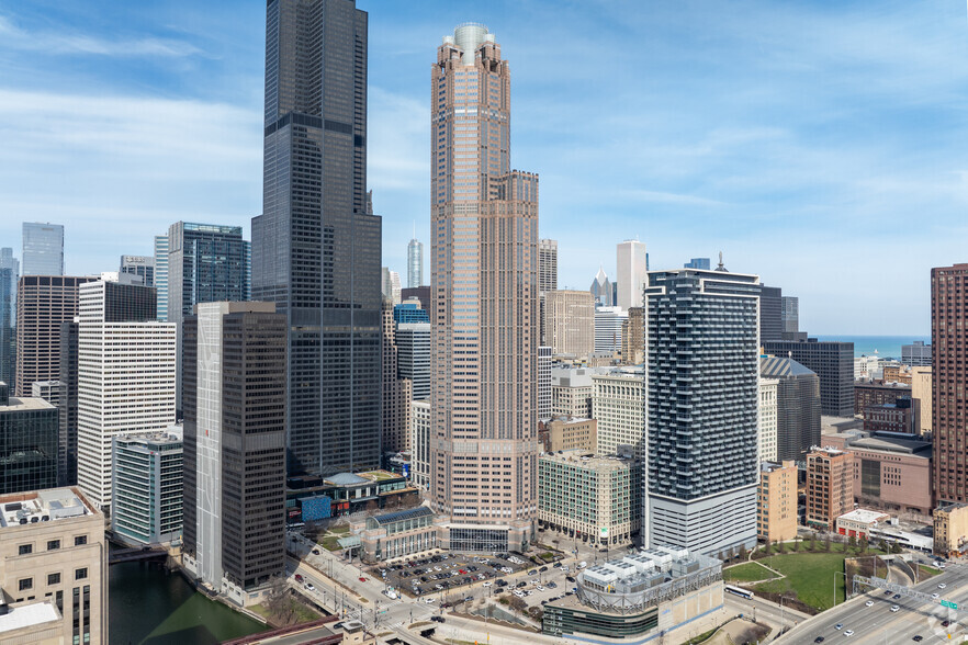 311 S Wacker Dr, Chicago, IL à louer - Photo du bâtiment - Image 1 de 31