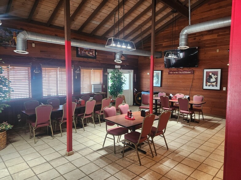 7998 W Highway 12, Wallace, CA for sale - Interior Photo - Image 2 of 5