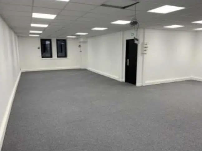 33 Avenue Du Docteur Georges Lévy, Vénissieux for lease Interior Photo- Image 1 of 11