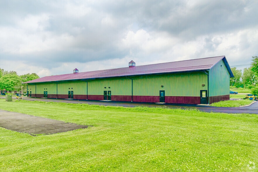 10 Regency Oaks Blvd, Rochester, NY à louer - Photo du bâtiment - Image 3 de 14