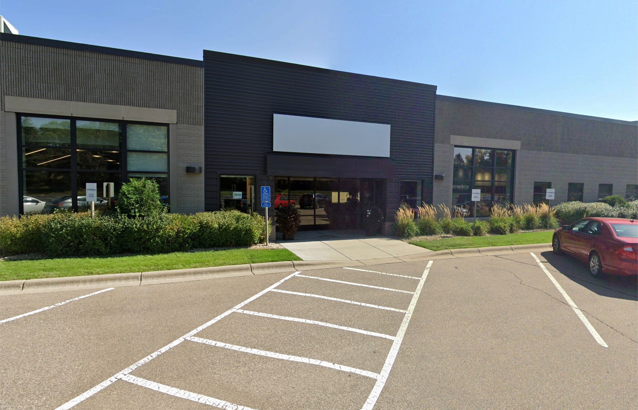 2800-2892 N Vicksburg Ln, Plymouth, MN à louer Photo du bâtiment- Image 1 de 7