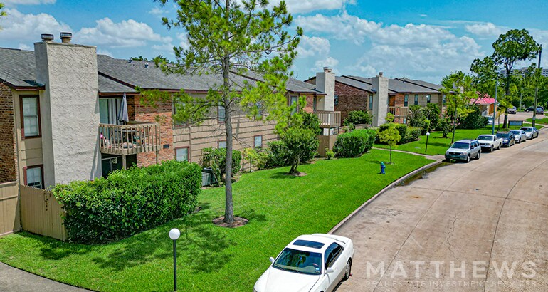 9101 Country Creek Dr, Houston, TX à vendre - Photo du bâtiment - Image 1 de 10