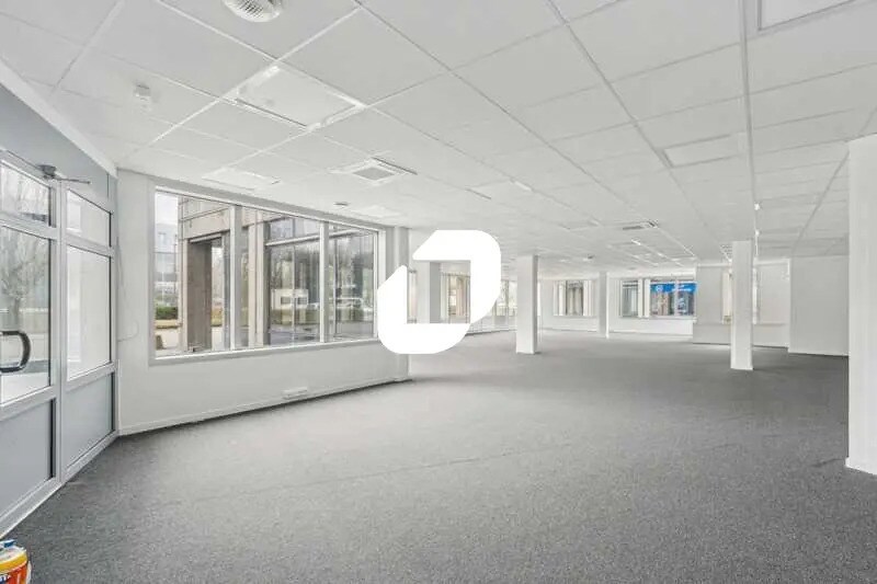 Office in Villepinte for lease Interior Photo- Image 1 of 9