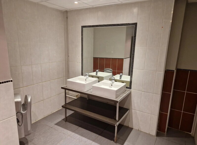 102 Rue Du Point Du Jour, Boulogne-Billancourt for sale - Building Photo - Image 3 of 18