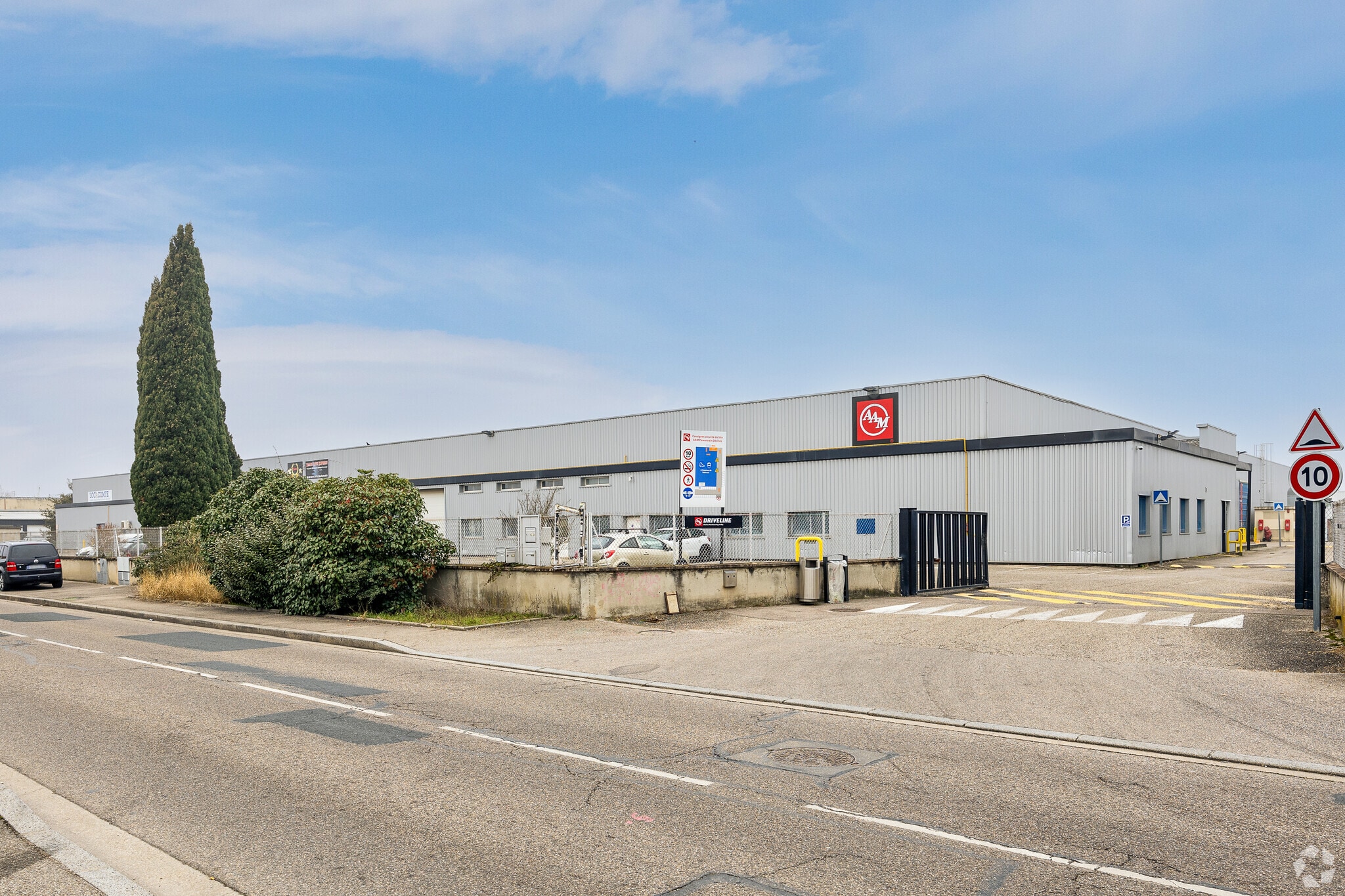 Flex in Décines-Charpieu for lease Primary Photo- Image 1 of 6