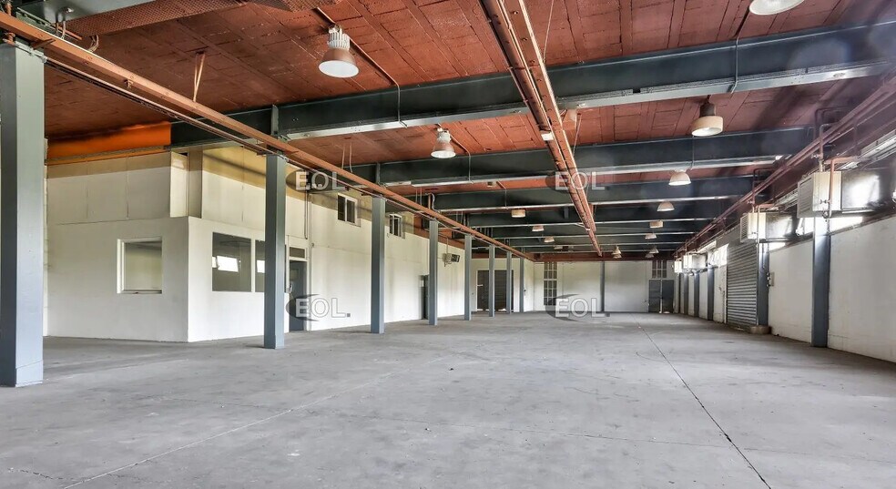 Flex in Chilly-Mazarin for lease - Building Photo - Image 2 of 7