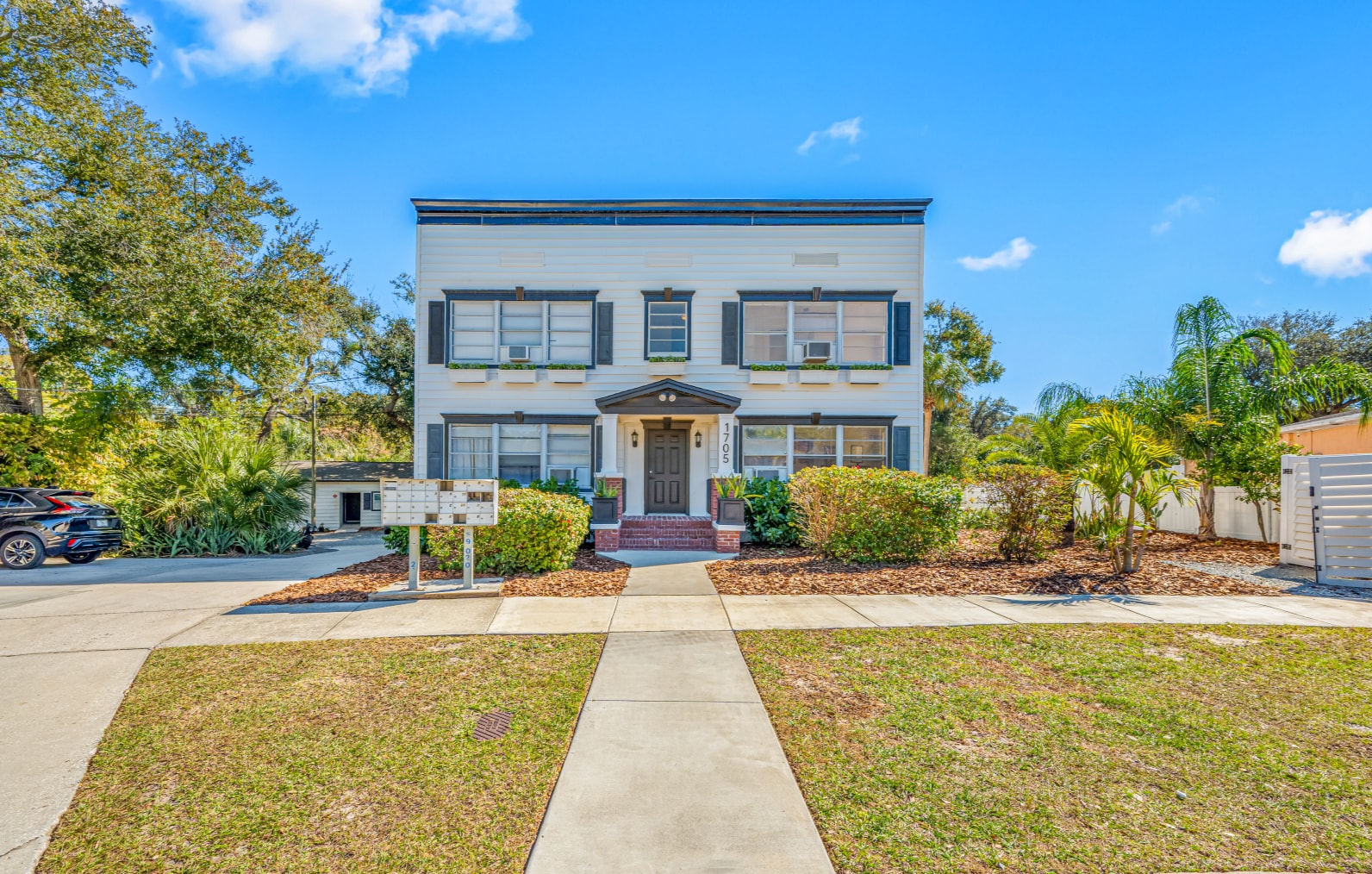 1705 Apache Trl, Clearwater, FL for sale Primary Photo- Image 1 of 19