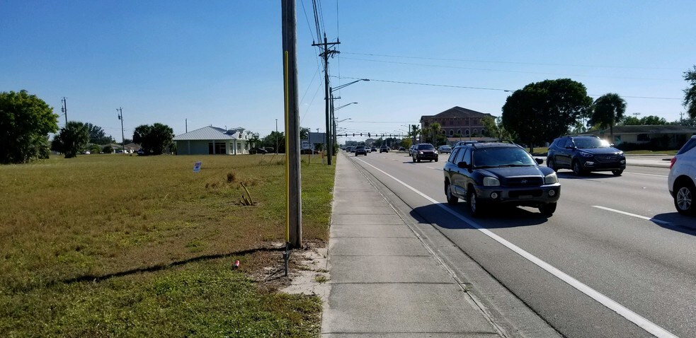 329 Del Prado Blvd N, Cape Coral, FL à vendre - Aérien - Image 3 de 4