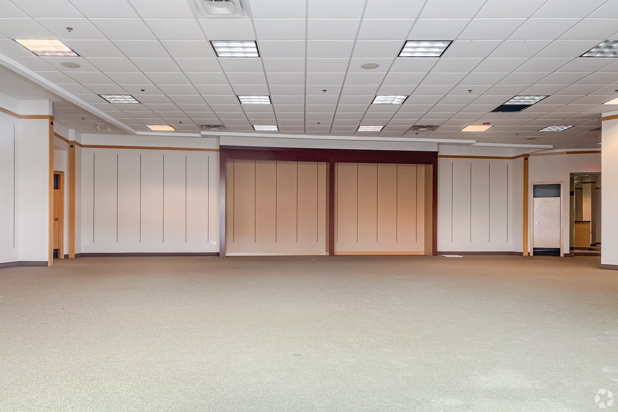 601 N Martingale Rd, Schaumburg, IL for lease Interior Photo- Image 1 of 1