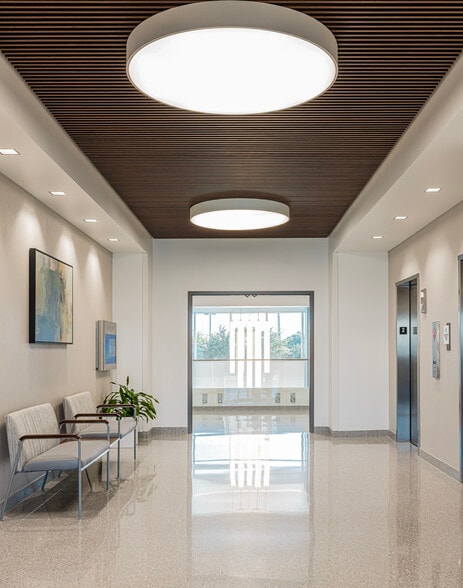 515 W Mayfield Rd, Arlington, TX for lease - Interior Photo - Image 2 of 4