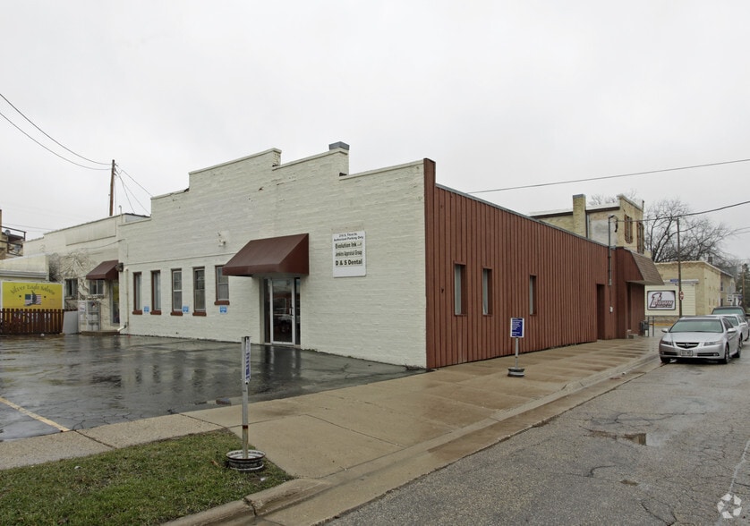 216 S 3rd St, Watertown, WI for lease - Primary Photo - Image 1 of 1