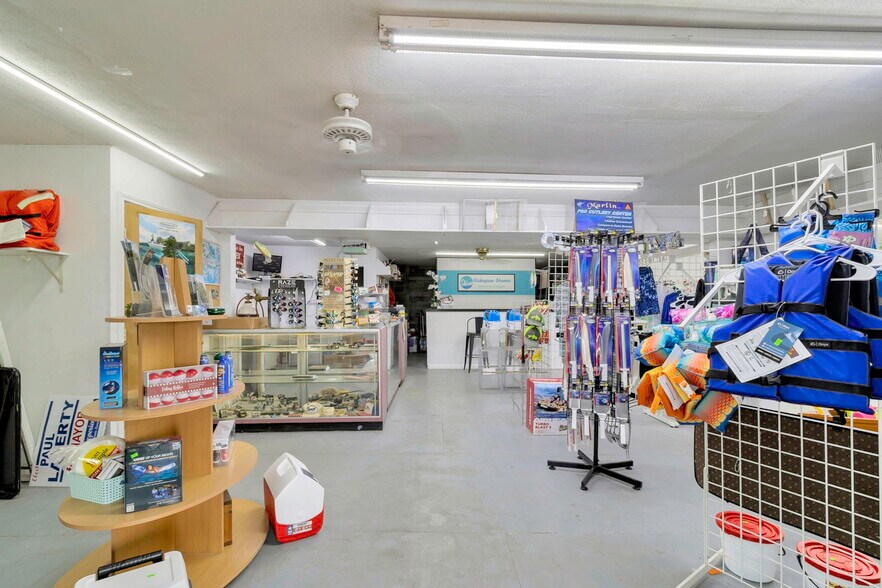 13050 U.S. 190 hwy, Onalaska, TX à vendre - Photo intérieure - Image 3 de 36