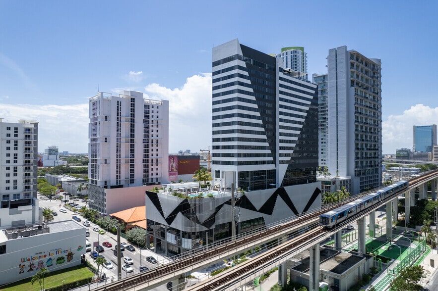 115 SW 8th St, Miami, FL for sale - Building Photo - Image 1 of 34