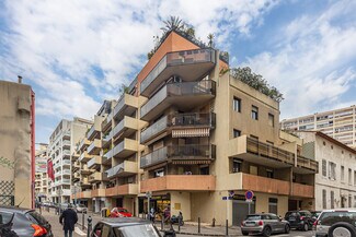 Plus de détails pour Multi-résidentiel à vendre