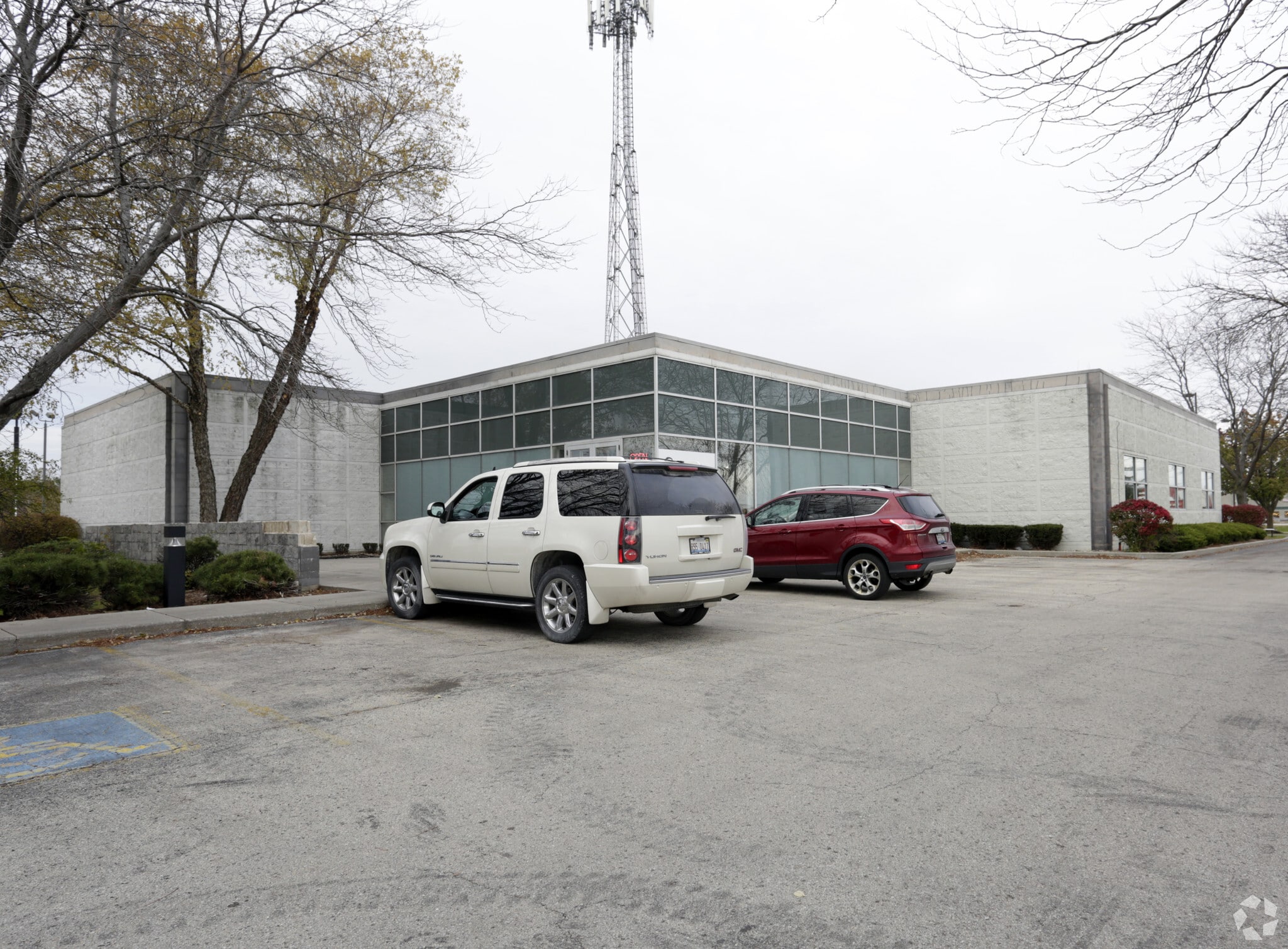 4371 Venture Dr, Peru, IL for lease Primary Photo- Image 1 of 2