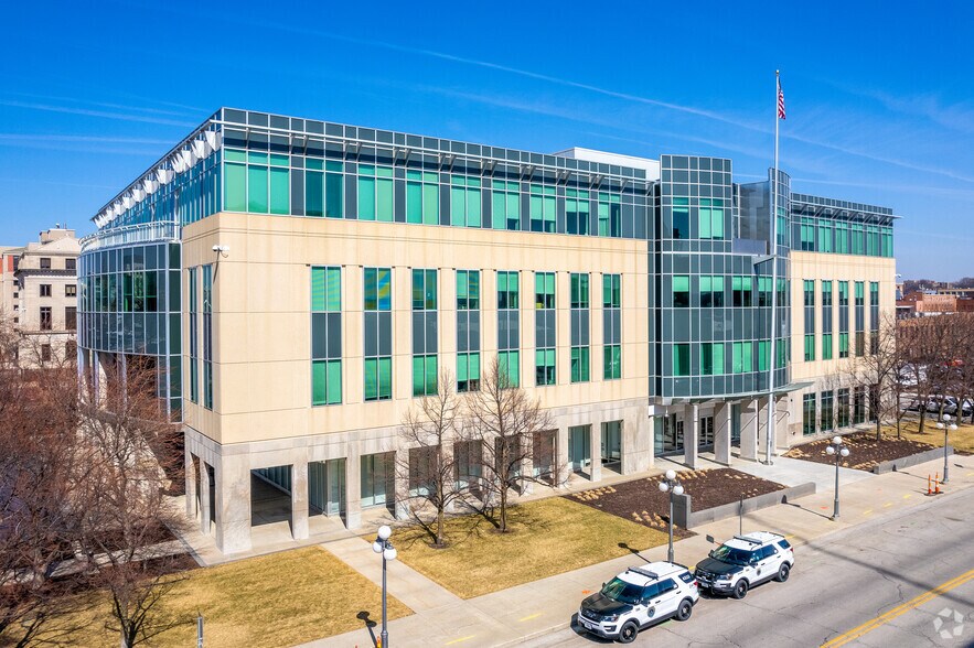 110 E Court Ave, Des Moines, IA à louer - Photo du bâtiment - Image 2 de 8