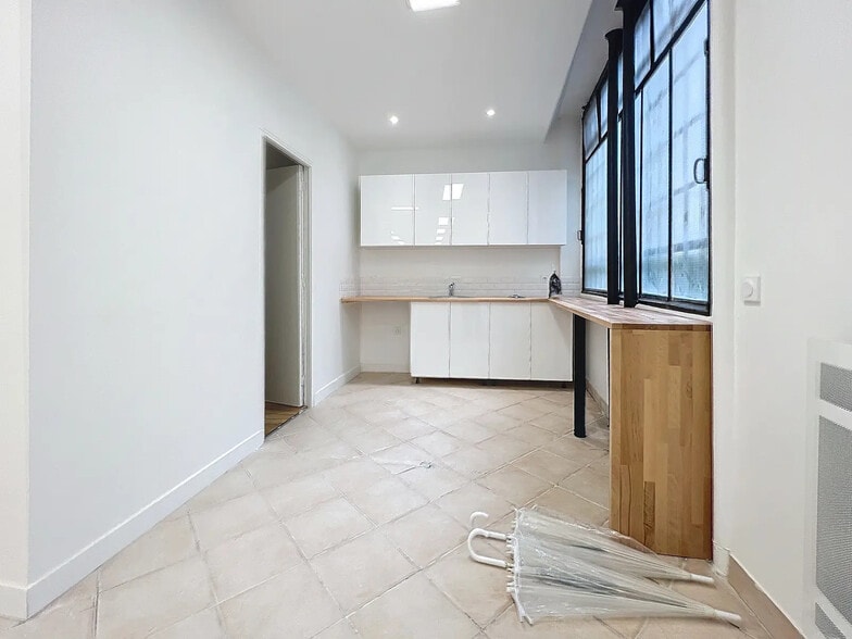 Retail in Paris for lease - Building Photo - Image 3 of 6