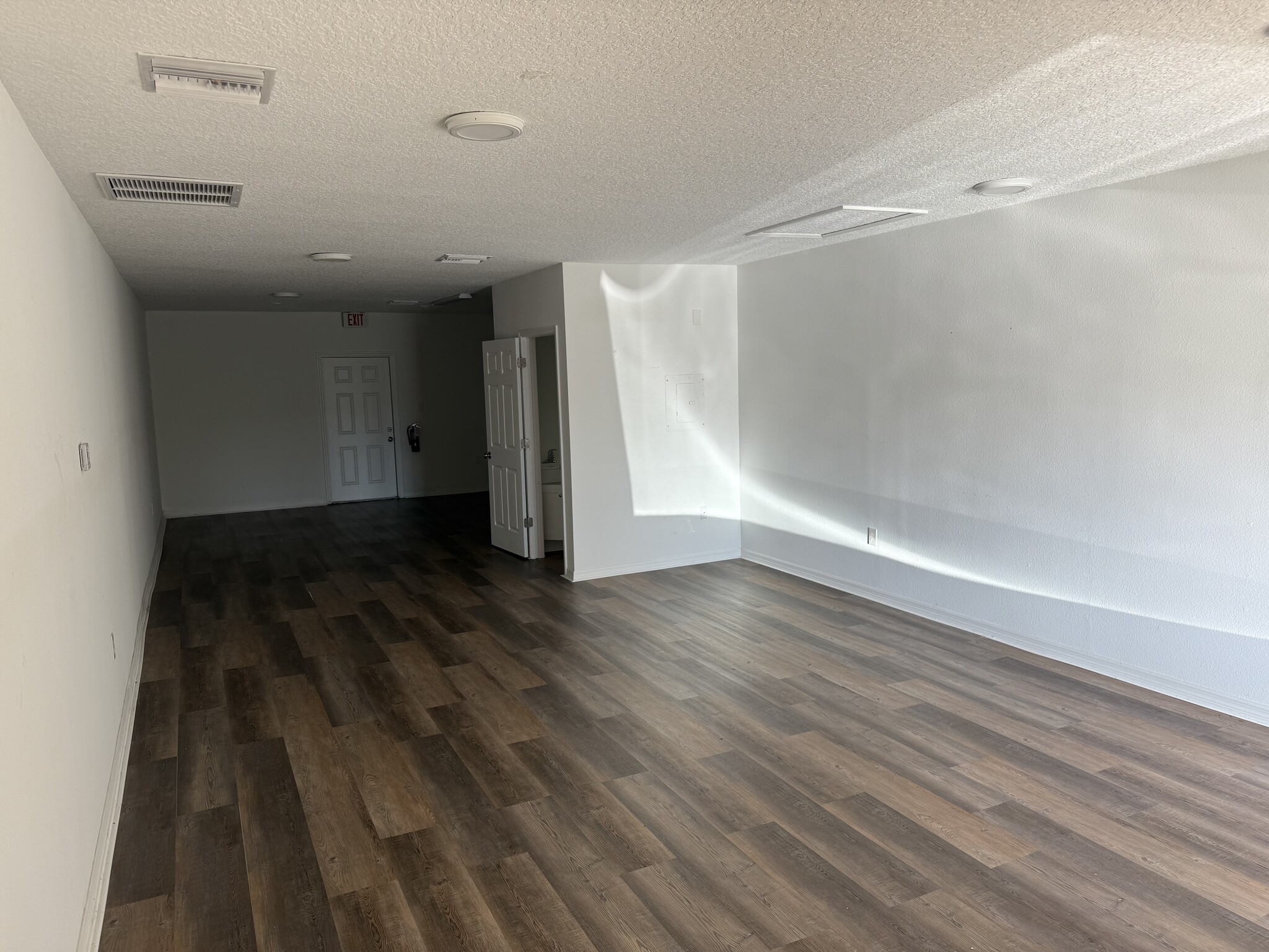 8225 State Road 52, Hudson, FL à louer Photo intérieure- Image 1 de 5