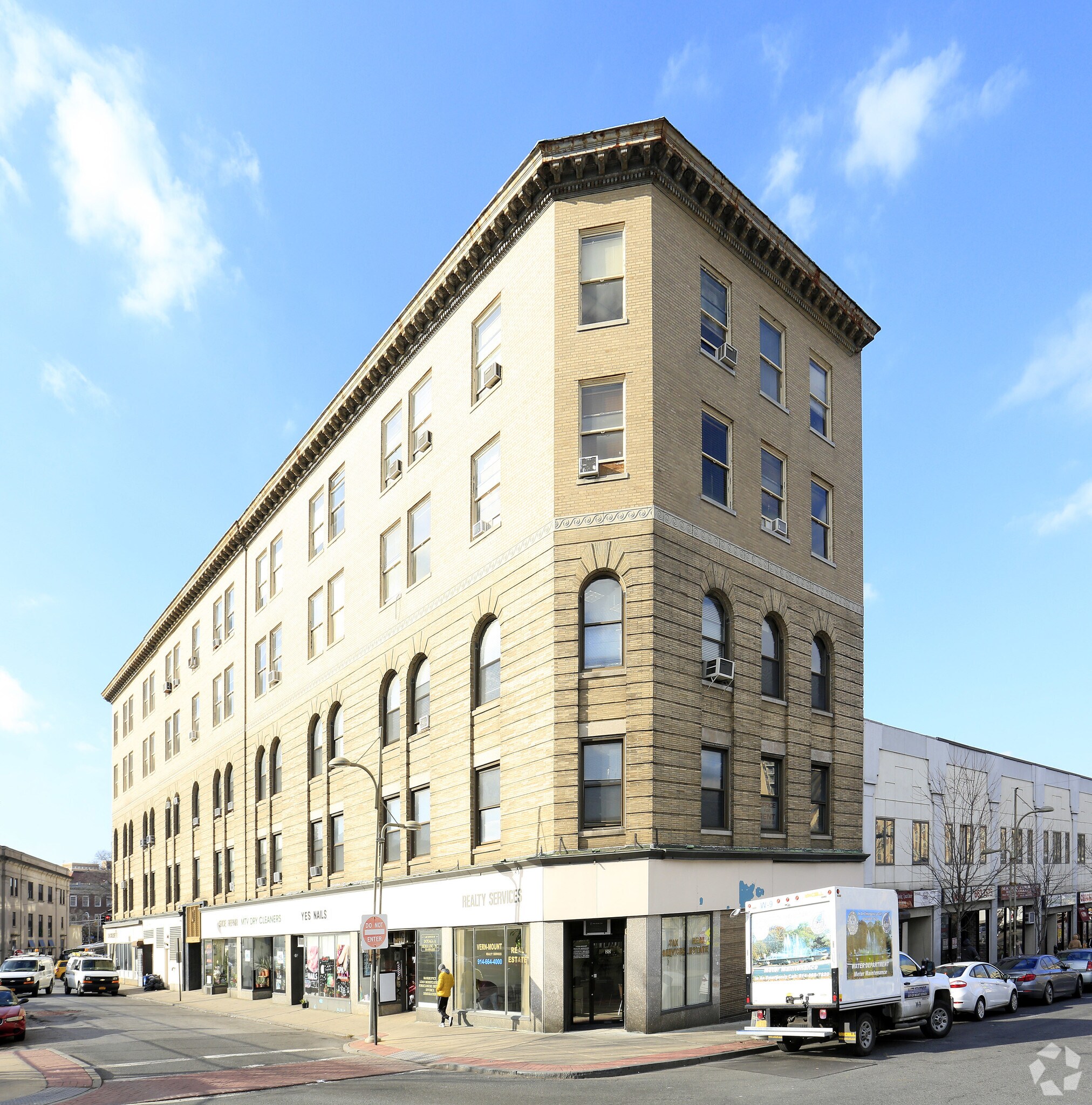 10-17 Fiske Pl, Mount Vernon, NY for lease Building Photo- Image 1 of 4