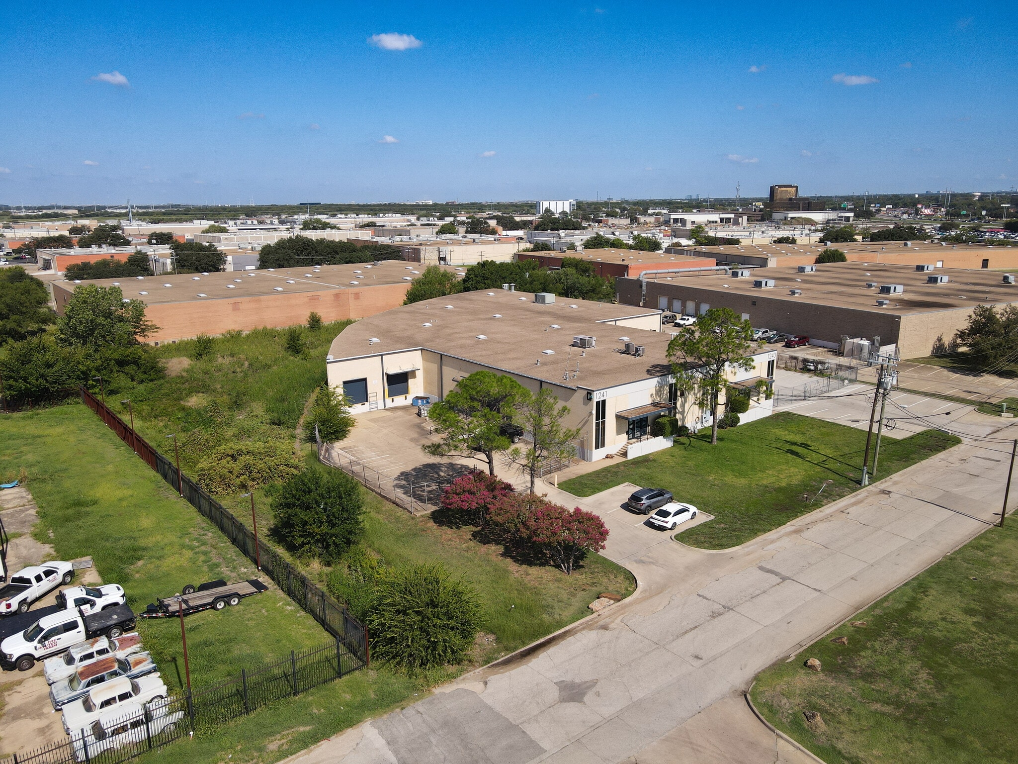 1241-1243 Majesty Dr, Dallas, TX for lease Primary Photo- Image 1 of 14