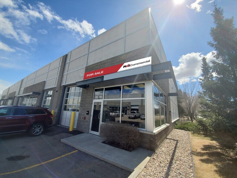 11211 180 St NW, Edmonton, AB à vendre - Photo du bâtiment - Image 2 de 4