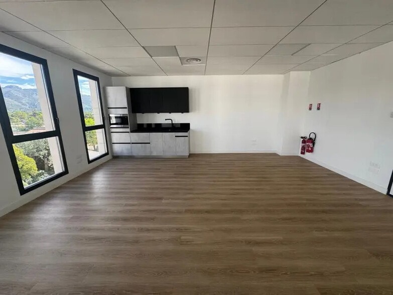 Bureau dans Aubagne à louer - Photo intérieure - Image 2 de 7