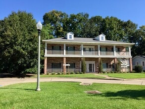 2113 Government St, Ocean Springs, MS for lease Interior Photo- Image 2 of 2