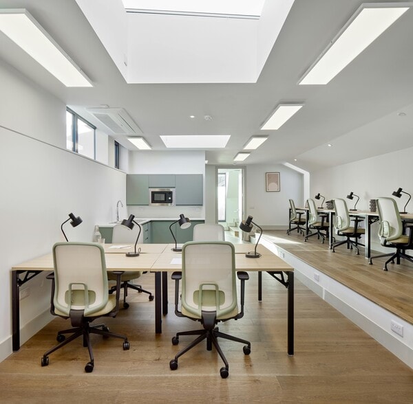 61-63 Rochester Pl, London for lease - Interior Photo - Image 3 of 12