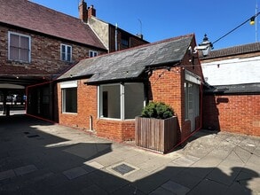 16 Cornwall Pl, Buckingham for lease Interior Photo- Image 1 of 8