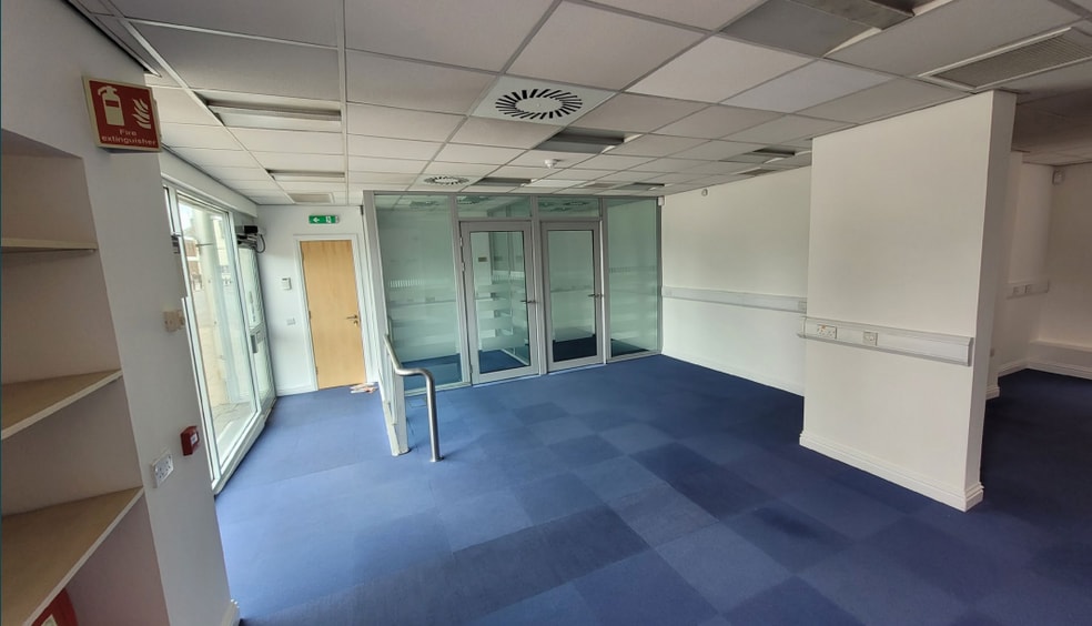 29 Eskbank Rd, Dalkeith for lease - Interior Photo - Image 2 of 5