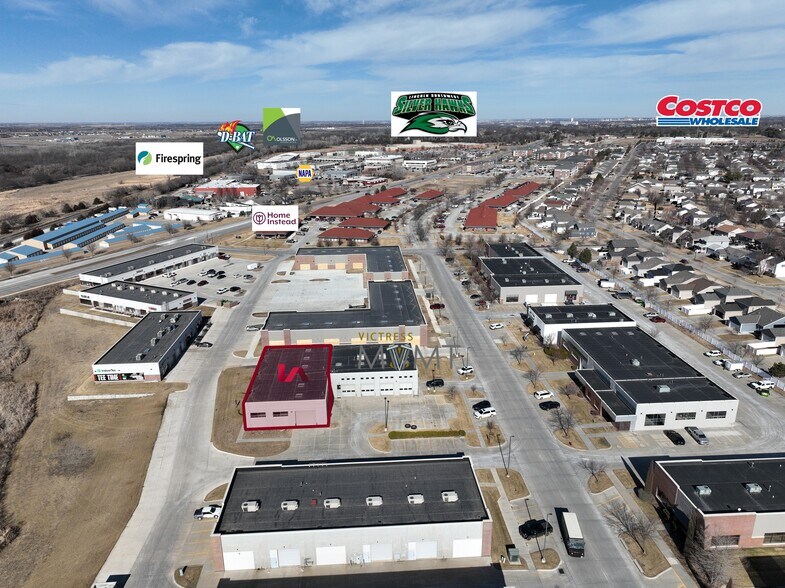 8245 Cody Dr, Lincoln, NE à louer - Photo du bâtiment - Image 3 de 17