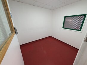 181-183 Fleet Rd, Fleet for lease Interior Photo- Image 2 of 3