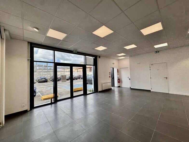 Flex in Le Havre for lease - Interior Photo - Image 3 of 4