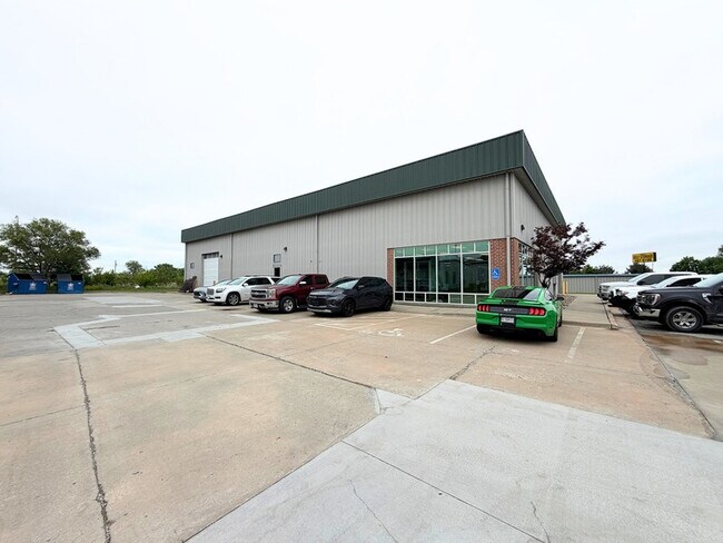 Plus de détails pour 6601 Royal St, Pleasant Valley, MO - Industriel à vendre